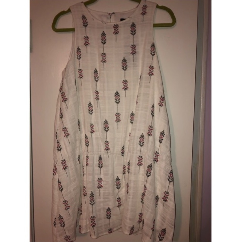 White dress with feather print